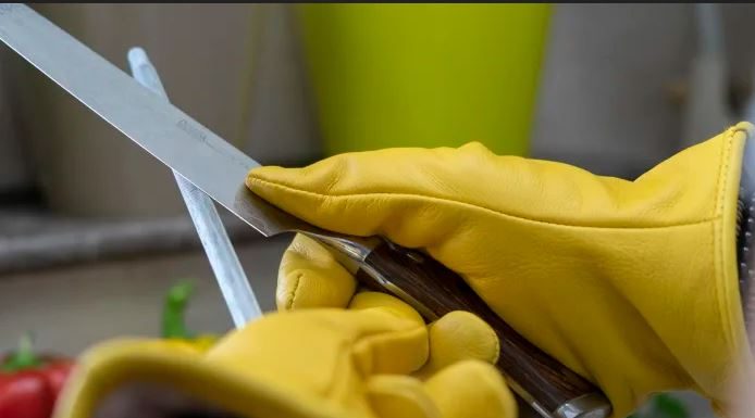 The Proofed and Touch Screen Compatible G-Glove